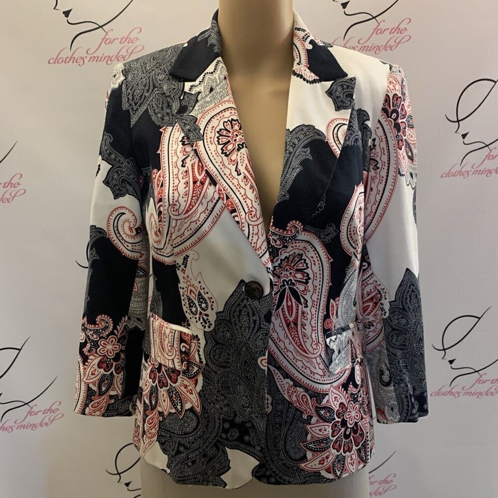 Woman. Size Small. Never Worn. Cotton Blend Lined 3/4 Sleeve Jacket. WTC